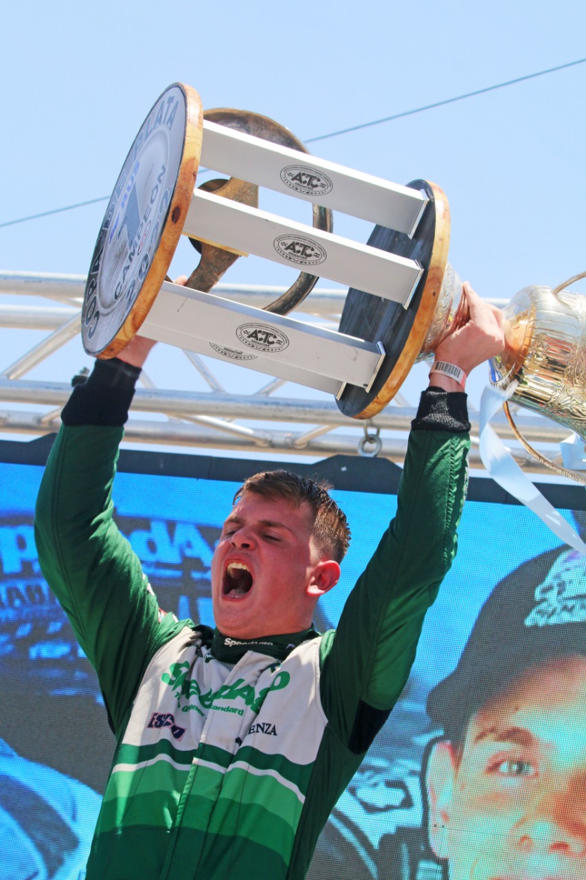 Los festejos del campeón del TC Pista en el ojo de Berna Bosco: WhatsApp Image 2022-12-11 at 13.53.24 (1).jpeg